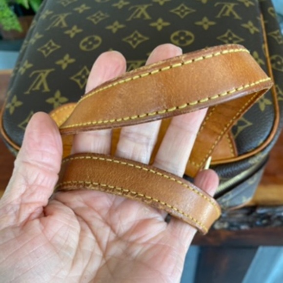 Louis Vuitton Excursion Bag - Picture 14 of 15